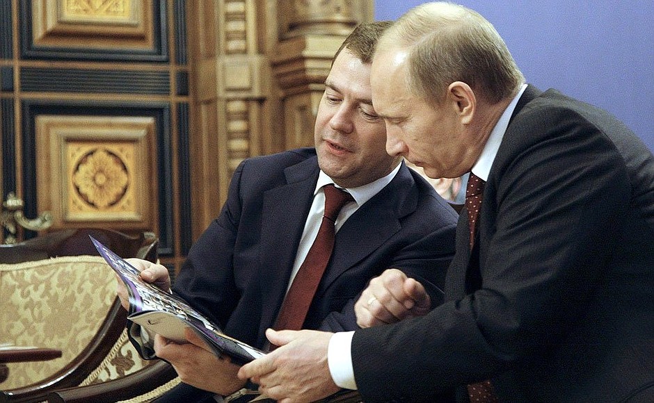 Во время посещения Дома музыки. С Председателем Правительства Владимиром Путиным.