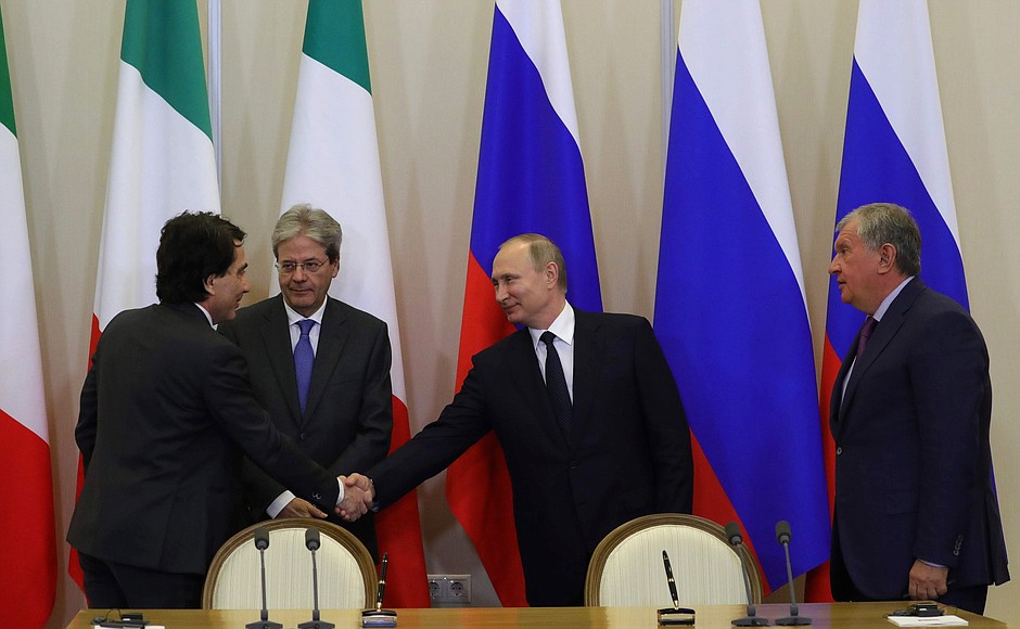 Церемония подписания документов о сотрудничестве по итогам российско-итальянских переговоров.