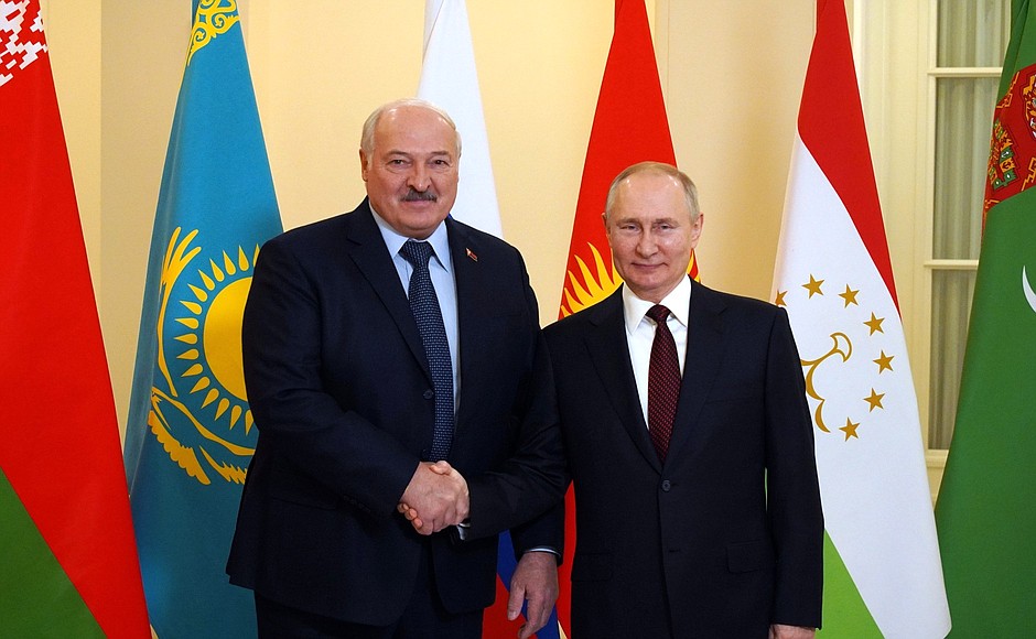 With President of the Republic of Belarus Alexander Lukashenko before the informal meeting of the CIS heads of state.