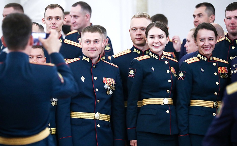 Meeting with graduates of higher military schools.
