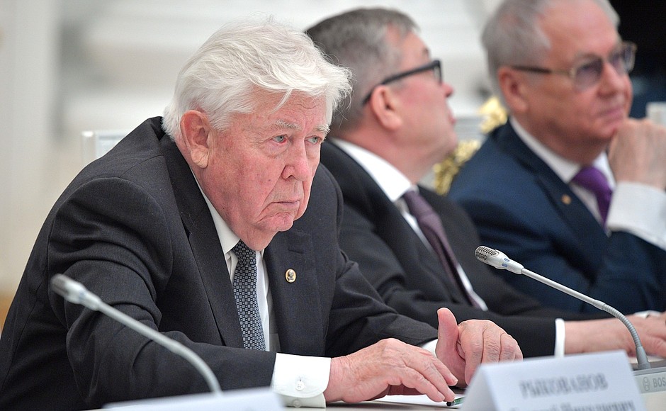 Vice President of the Russian Academy of Sciences Gennady Romanenko at a meeting with members of the Russian Academy of Sciences.