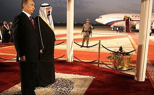 Официальная церемония встречи Владимира Путина Королем Саудовской Аравии Абдаллой бен Абделем Азизом аль- Саудом.