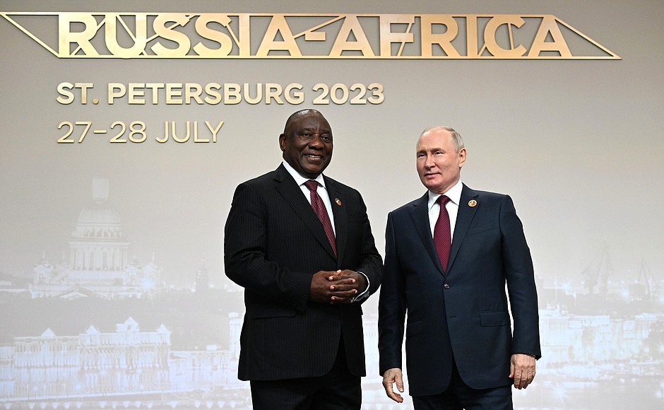 Before the Gala reception for participants in the second Russia–Africa Summit. With President of South Africa Cyril Ramaphosa.