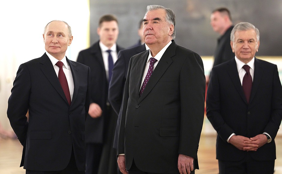 With President of Tajikistan Emomali Rahmon (centre) and President of Uzbekistan Shavkat Mirziyoyev at Peterhof.