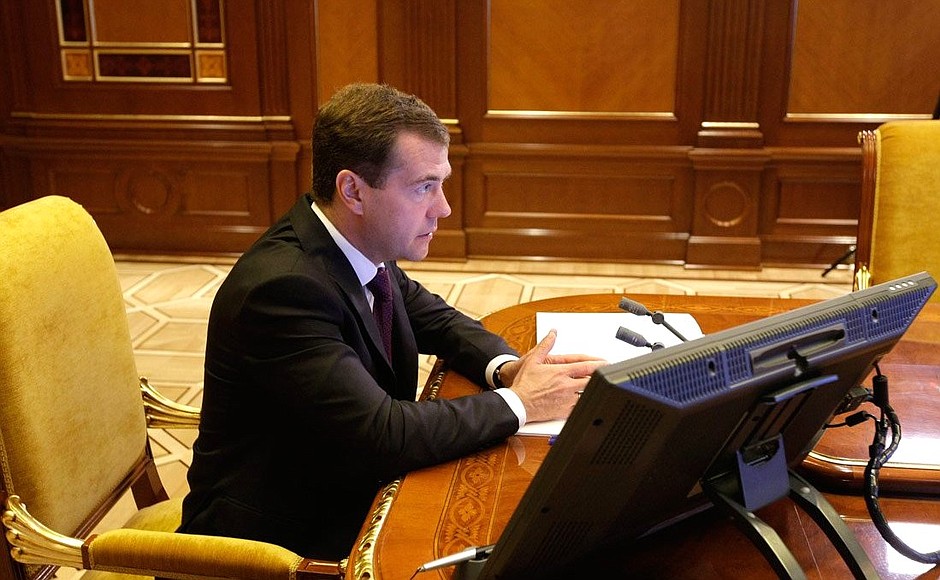 Во время видеоконференции с губернатором Ханты-Мансийского автономного округа – Югры Натальей Комаровой.