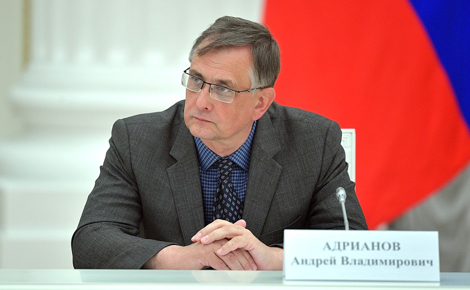 Director of the Far East Division of the Russian Academy of Sciences Research Centre for Marine Biology Andrei Adrianov at a meeting with members of the Russian Academy of Sciences.