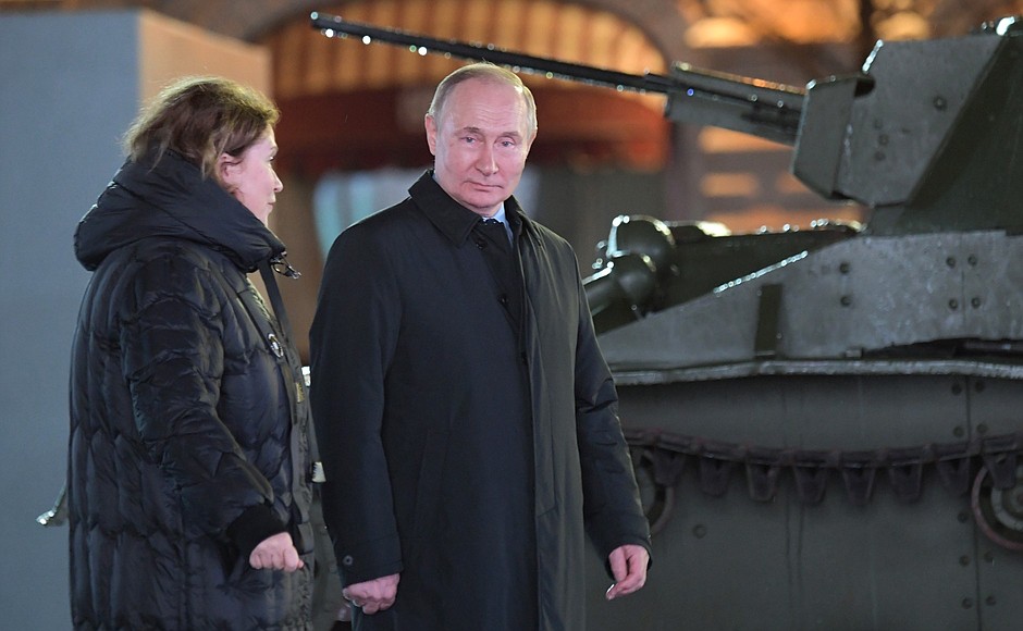 В ходе осмотра интерактивного музея на Красной площади, посвящённого обороне Москвы и 81-й годовщине военного парада 7 ноября 1941 года.