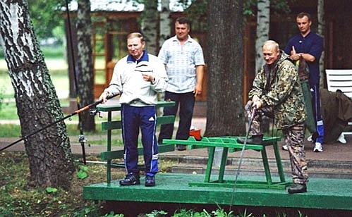 С Президентом Украины Леонидом Кучмой во время рыбной ловли.