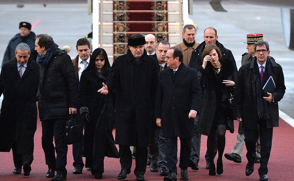 Для встречи с Владимиром Путиным Президент Франции Франсуа Олланд прибыл в Москву с кратким рабочим визитом.