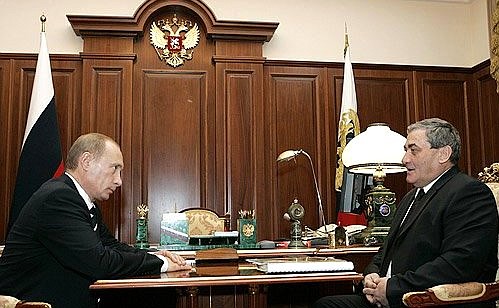 С Президентом Республики Саха (Якутия) Вячеславом Штыровым.