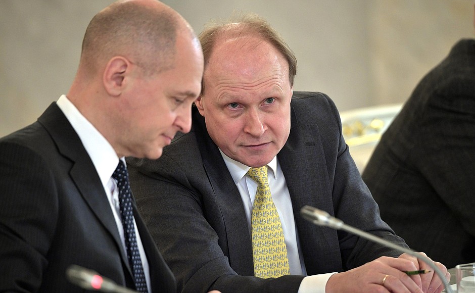 First Deputy Chief of Staff of the Presidential Executive Office Sergei Kiriyenko (left) and Presidential Advisor Vladimir Tolstoy before the meeting of the Council for Culture and Art.