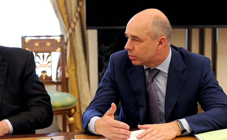 Министр финансов Антон Силуанов на совещании с членами Правительства.