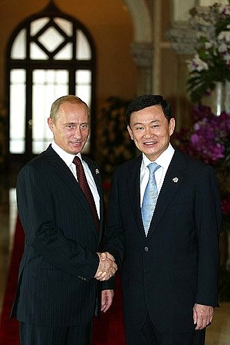 President Putin with Thailand Prime Minister Thaksin Shinawatra before the start of the APEC Summit.