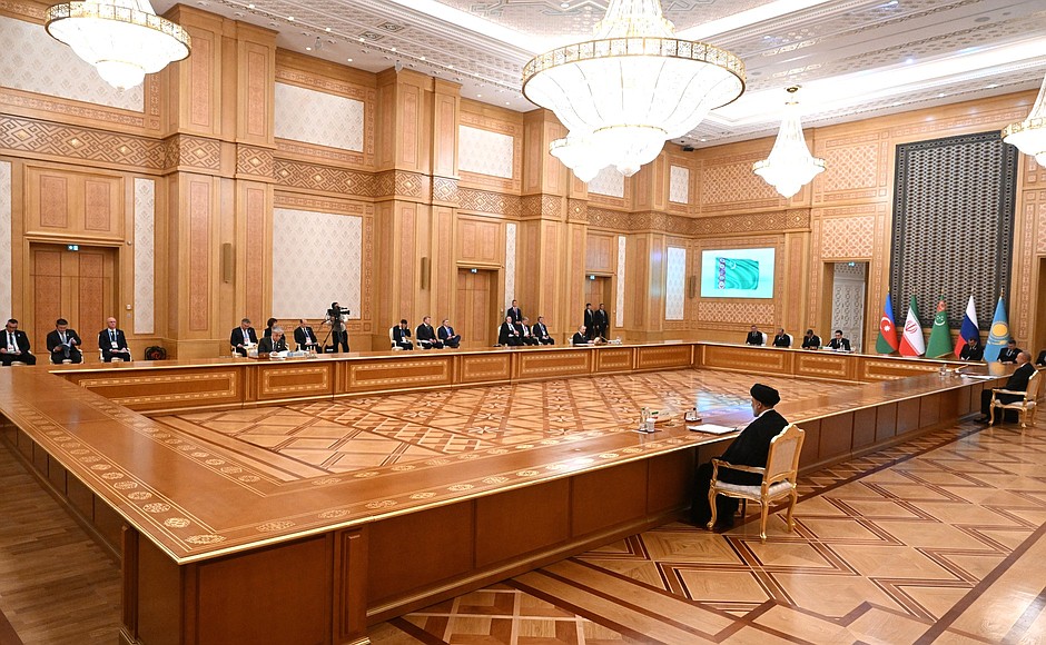 An expanded meeting of the heads of state participating in the 6th Caspian Summit.