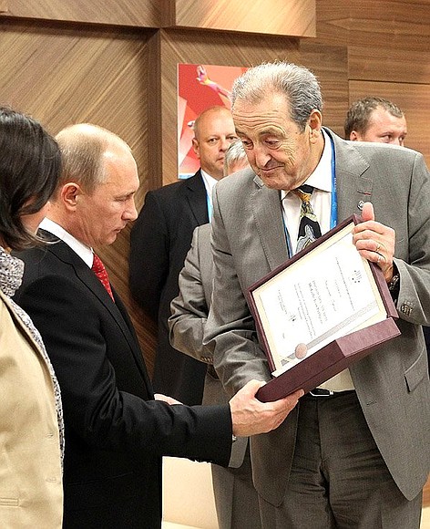 President of the International University Sports Federation (FISU) Claude-Louis Gallien presented Vladimir Putin a Jean Petitjean medal, in honour of Student Games' founder.