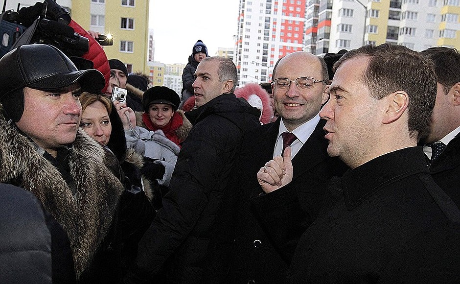 With residents of Akademichesky District.
