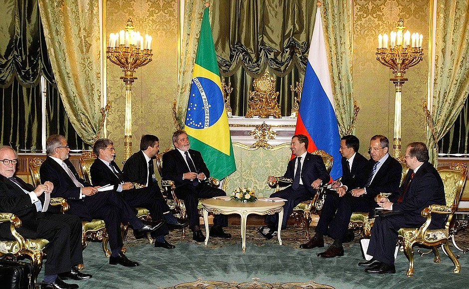 С Президентом Бразилии Луисом Инасиу Лулой да Силвой на переговорах в узком составе.