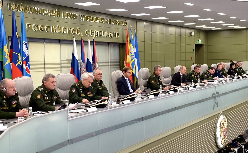 Владимир Путин посетил Национальный центр управления обороны Российской Федерации, где провёл Единый день приёмки военной продукции.