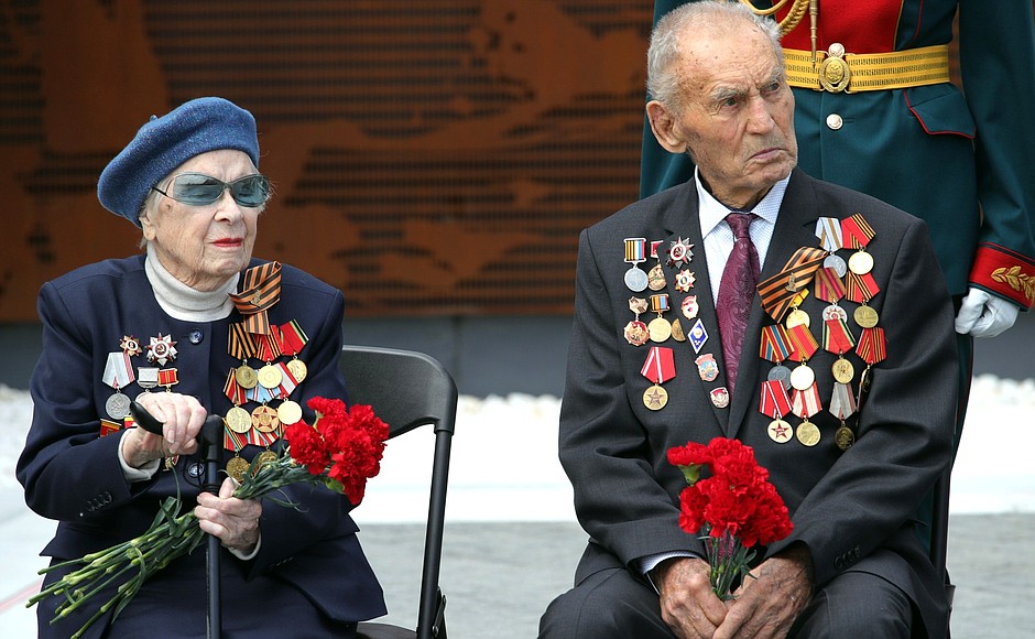 Great Patriotic War veterans participating in the unveiling of the Rzhev Memorial to Soviet Soldiers.