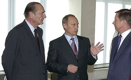 President Putin with French President Jacques Chirac, left, and Russian Defence Minister Sergei Ivanov at the Main Space Test and Control Centre.