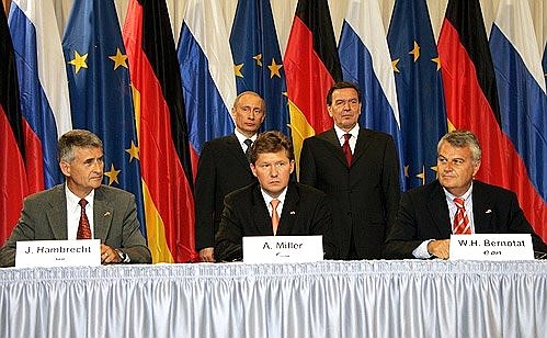 At the ceremony of signing documents on the Russian-German cooperation in the field of energy.
