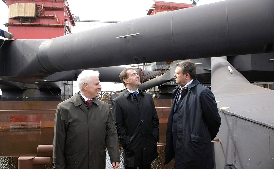 At the Vyborg Shipyard with Shipyard General Director Valery Levchenko (left) and Governor of Leningrad Region Valery Serdyukov.