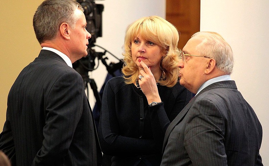 Before the State Council Presidium meeting. From left to right: Presidential Aide and Secretary of the State Council Alexander Abramov, Healthcare and Social Development Minister Tatyana Golikova, and Rector of Moscow State University Viktor Sadovnichy.