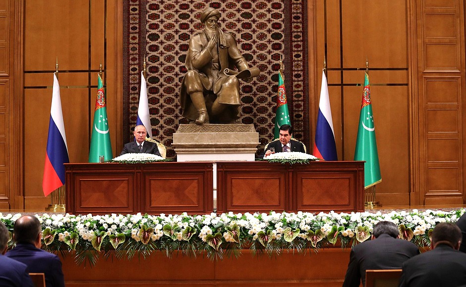Владимир Путин и Президент Туркменистана Гурбангулы Бердымухамедов сделали заявления для прессы.