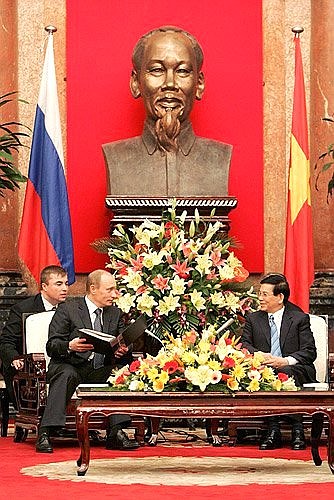 Talks with Vietnamese President Nguyen Minh Triet.