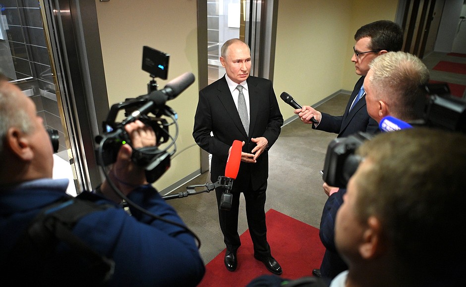 After the plenary session of the Future Technologies Forum, Vladimir Putin replied to questions from the media.