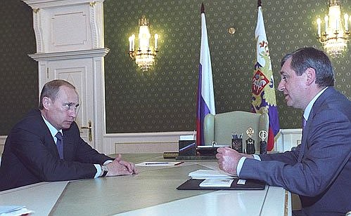 С заместителем Председателя Правительства Борисом Алешиным.