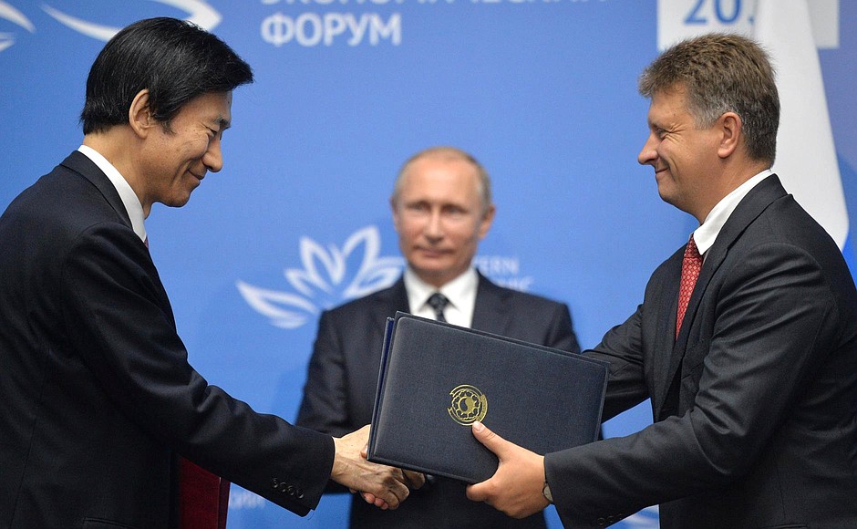 Signing documents following Russian-Korean talks in the presence of President of Russia Vladimir Putin and President of the Republic of Korea Park Geun-hye.