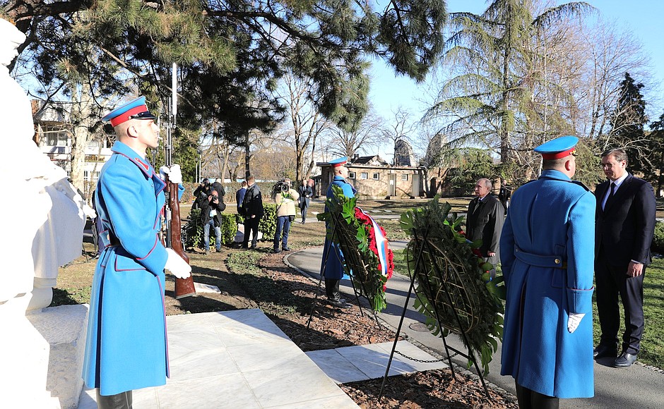 Laying wreaths at the Monument to Soviet Soldiers.