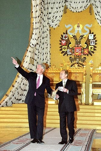 President Putin and US President Bill Clinton visiting the Andreyevsky Hall of the Grand Kremlin Palace.