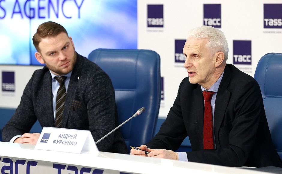 Winners of the 2022 Presidential Prize in Science and Innovation for Young Scientists announced. Presidential Aide Andrei Fursenko (right) and Chair of the Coordinating Council for Youth Affairs in the Sphere of Science and Education under the Presidential Council for Science and Education Nikita Marchenkov at a special news conference.