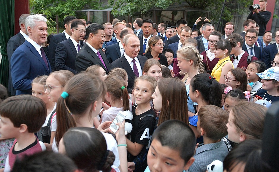 Vladimir Putin and President of China Xi Jinping visited the Moscow Zoo.