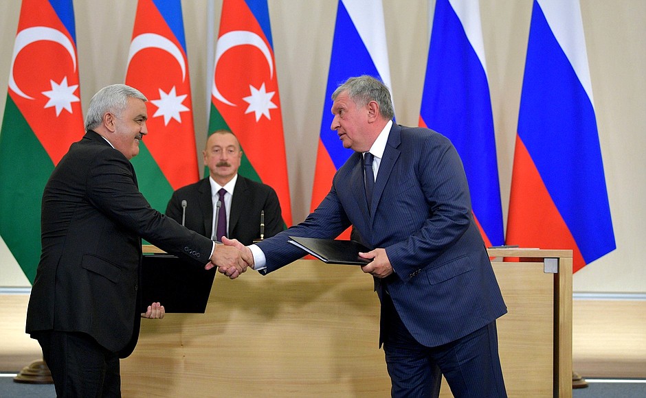 Signing of Russian-Azerbaijani documents.