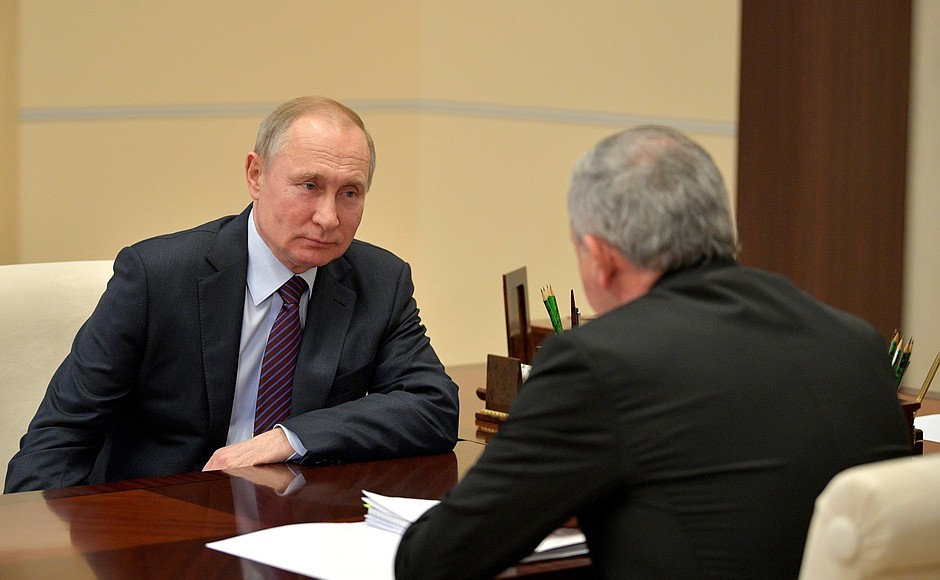 В ходе рабочей встречи с Главой Республики Северная Осетия – Алания Вячеславом Битаровым.
