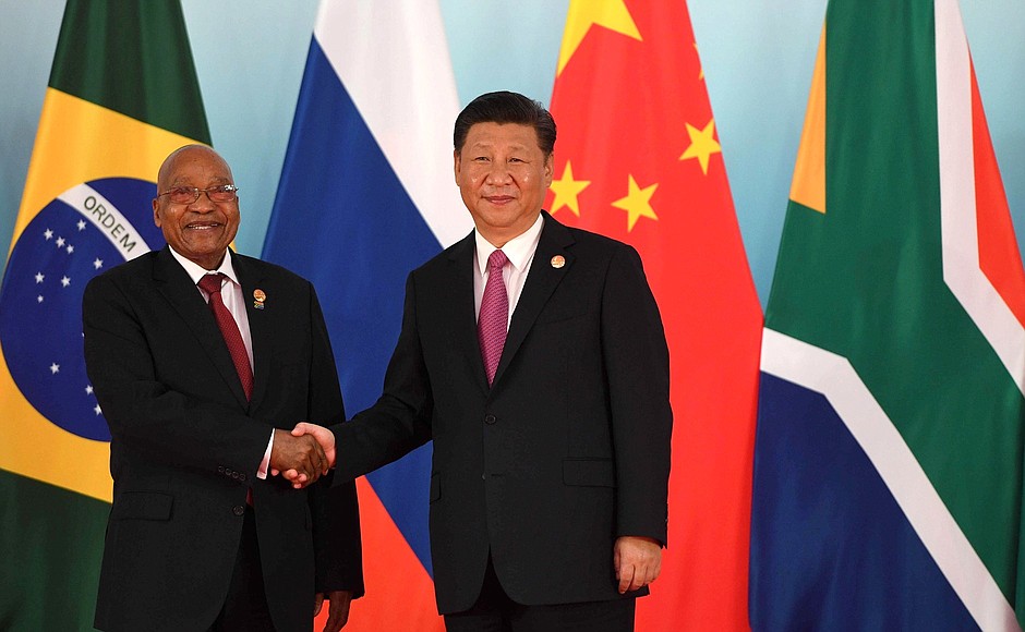 Президент Южно-Африканской Республики Джейкоб Зума и Председатель Китайской Народной Республики Си Цзиньпин перед началом саммита БРИКС.