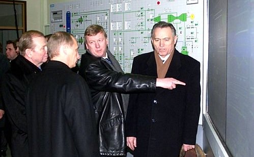 President Putin with Ukrainian President Leonid Kuchma, President of RAO UES Anatoly Chubais (centre) and director of the power plant Rostislav Kostyuk (right) taking a tour of the power plant during its inauguration.