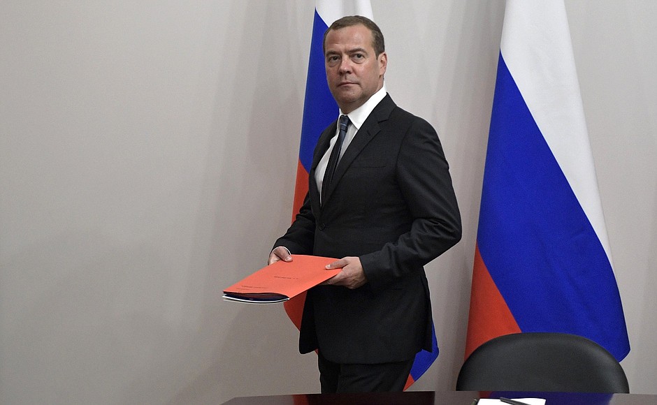 Председатель Правительства Дмитрий Медведев перед началом совещания с постоянными членами Совета Безопасности.