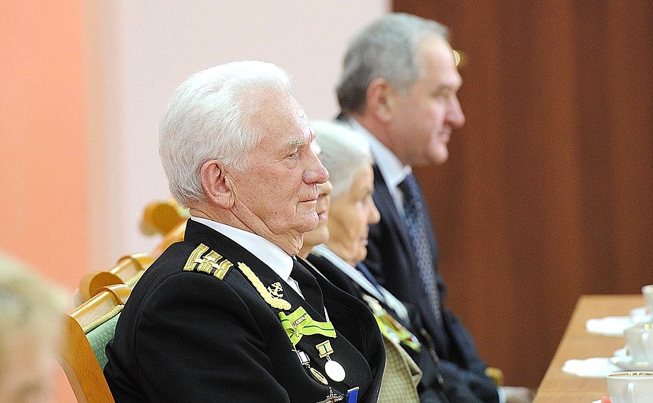 At a meeting with Great Patriotic War veterans who took part in the battle for Leningrad, and people who lived through the blockade. In the foreground is Ivan Morozov, Hero of the Soviet Union, submariner, and one of those who lived through the blockade.