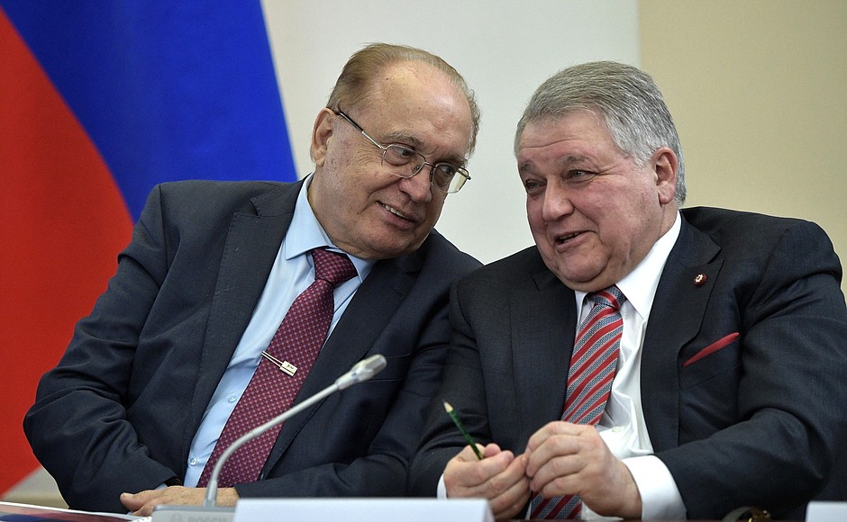 Rector of Moscow State University Viktor Sadovnichy (left) and Director of the National Research Centre Kurchatov Institute Mikhail Kovalchuk before the meeting of the Council for Science and Education.