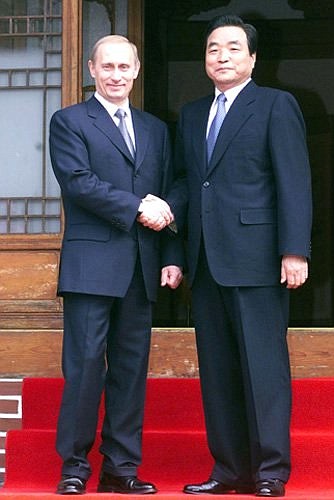President Putin with Korean Prime Minister Lee Han-tong.