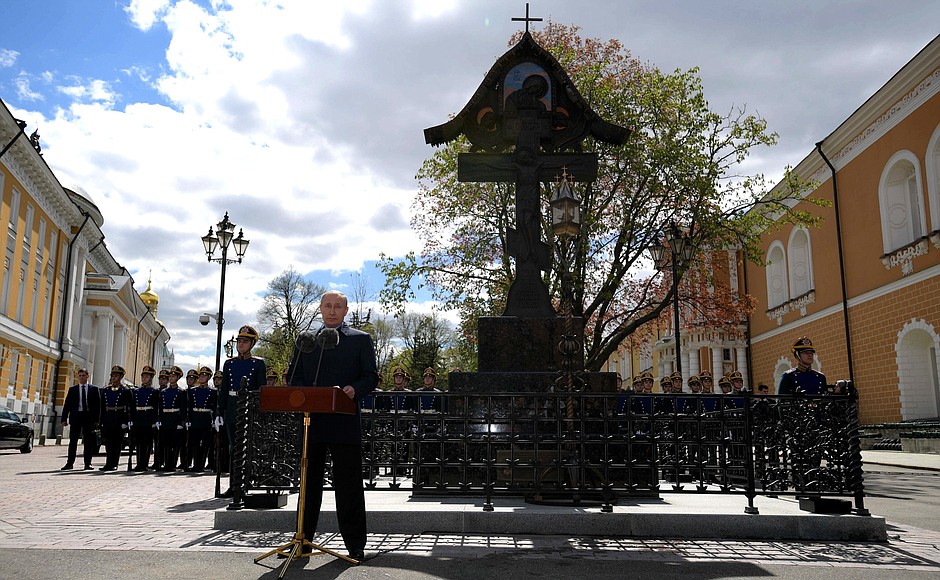 На церемонии открытия памятника-креста великому князю Сергею Александровичу.