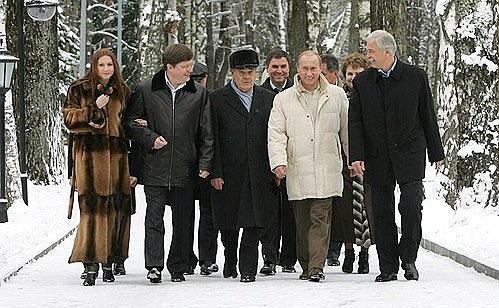 Перед началом встречи с представителями партии «Единая Россия».