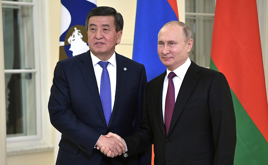 Before the meeting of the Supreme Eurasian Economic Council. With President of Kyrgyzstan Sooronbay Jeenbekov.