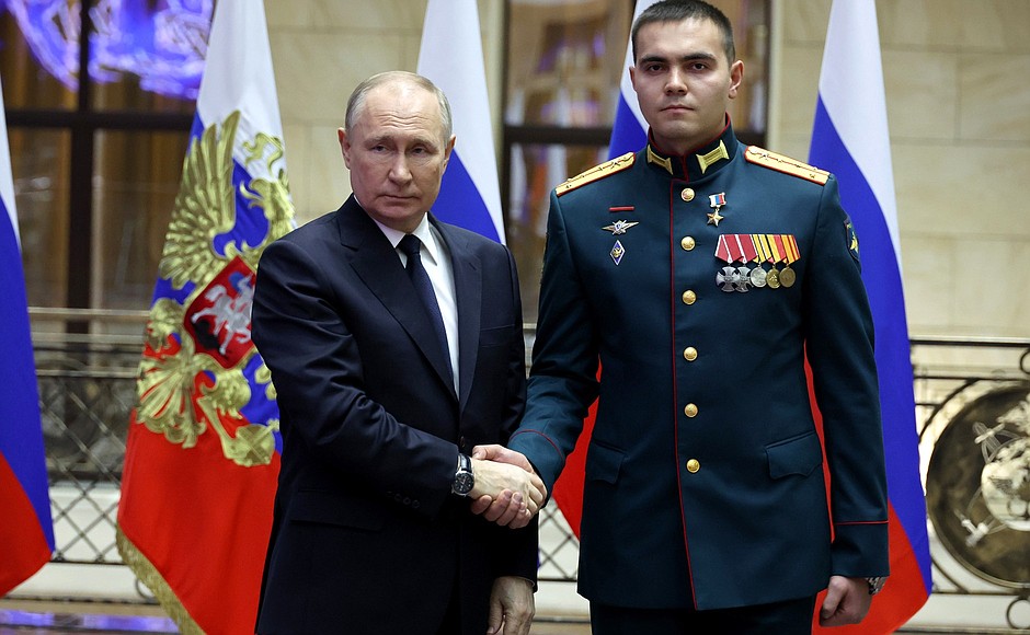 At the ceremony for presenting Gold Star medals of the Hero of Russia to participants in the special military operation who distinguished themselves in combat operations. With Captain Ainur Safiullin.