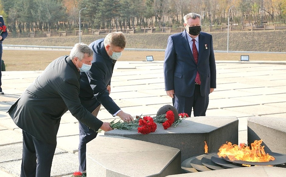Aide to the President and Chairman of the Council for Cossack Affairs Anatoly Seryshev (centre), Presidential Plenipotentiary Envoy to the Southern Federal District Vladimir Ustinov (right) and Rostov Region Governor Vasily Golubev tour the Sambek Heights National Military and Historical Museum Complex.