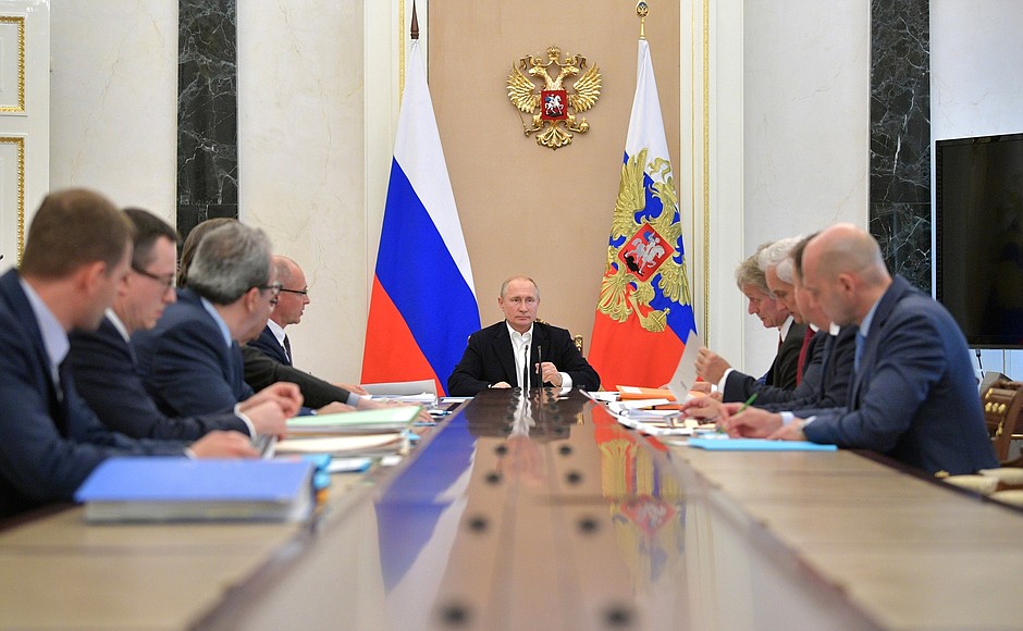 Совещание по подготовке программы «Прямая линия с Владимиром Путиным».